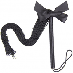 Для послушных девочек - Кнут с атласными шнурочками и бантом, цвет: черный